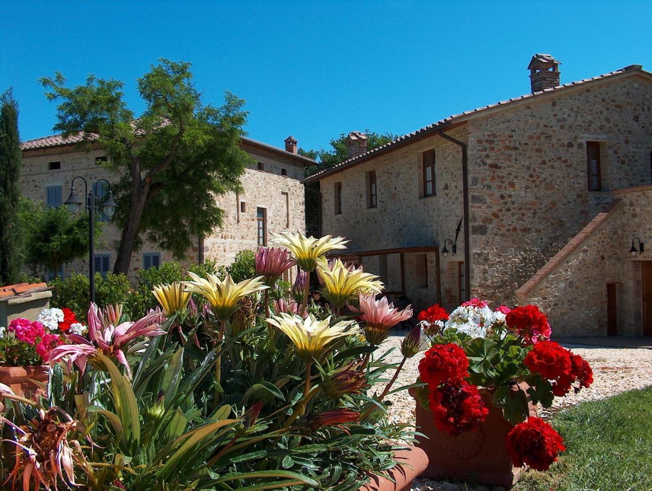 Gasthaus Borgo Il Villino Casole dʼElsa Exterior foto